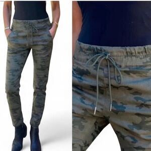 Bevy Flog Shely Women's Drawstring Pants in Green Camo - size 24